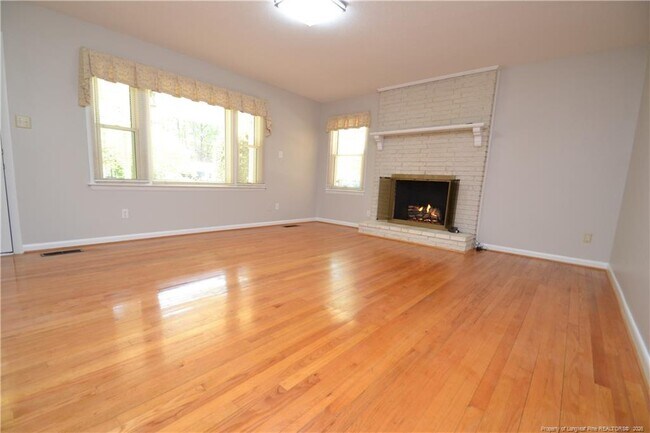 Building Photo - 806 Kingswood Dr