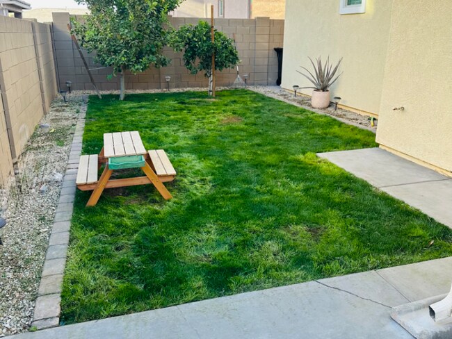 Foto del edificio - 9918 E Tahoe Ave