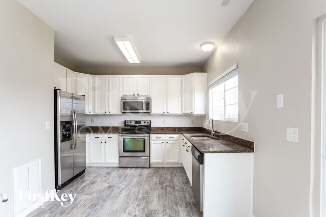 Foto del edificio - 1449 N Monument Dr