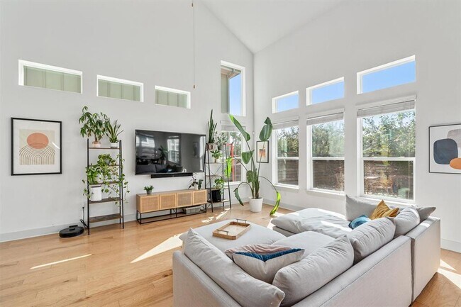 Building Photo - 2311 Capulet St