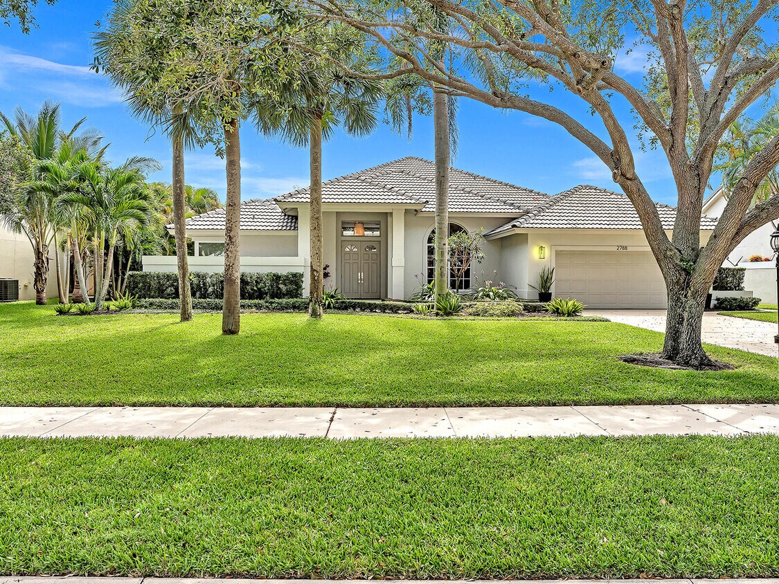 Primary Photo - 2788 Hampton Cir W