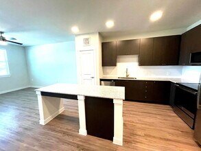 Building Photo - 3001 NE Inner Loop