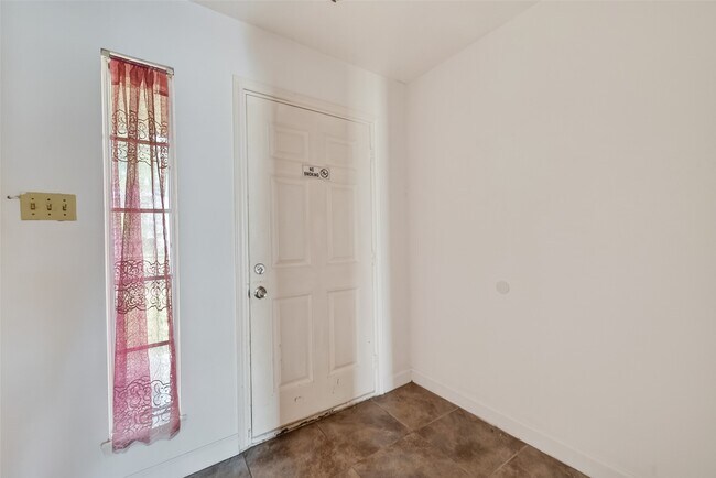 Foto del edificio - 9318 Neff St