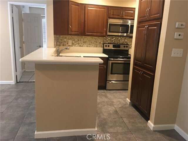 Foto del edificio - 10655 Lemon Ave