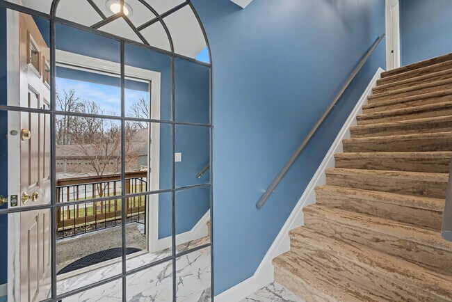 !st floor private entrance - 156 Heatherwood Dr
