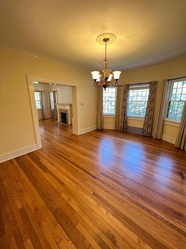 Foto del edificio - PRE-LEASING FOR MID JULY.  Chautauqua Hist...