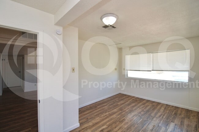 Building Photo - 515 W 13th St