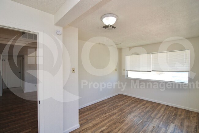 Foto del edificio - 515 W 13th St