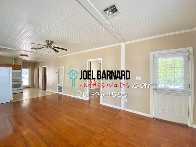 Foto del edificio - Application Pending-Charming 2 bedroom wal...