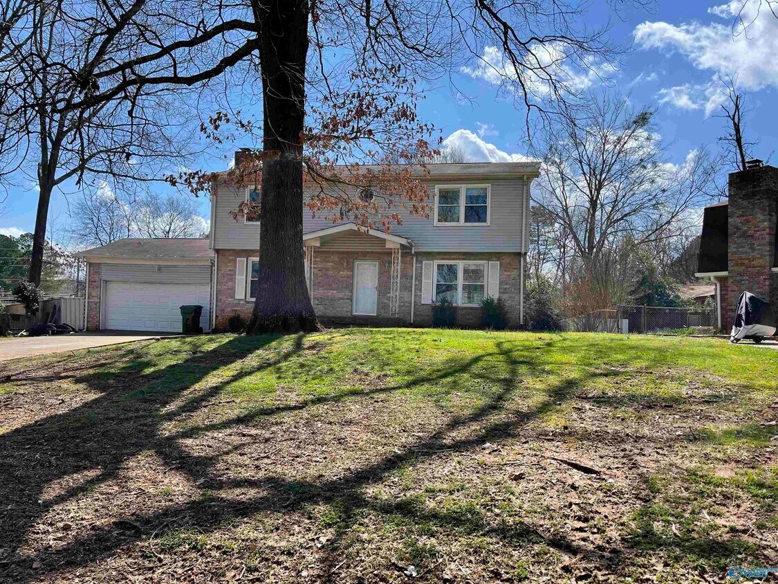 Primary Photo - 4903 Alburta Rd NW