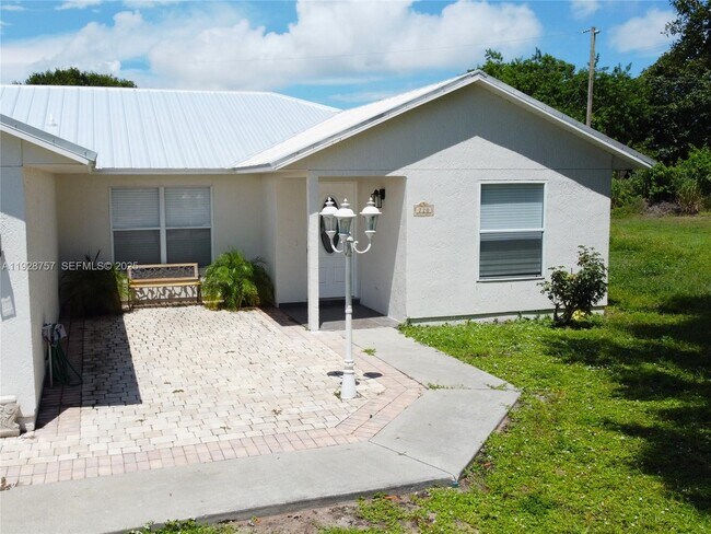 Foto del edificio - 720 2nd Pl SW