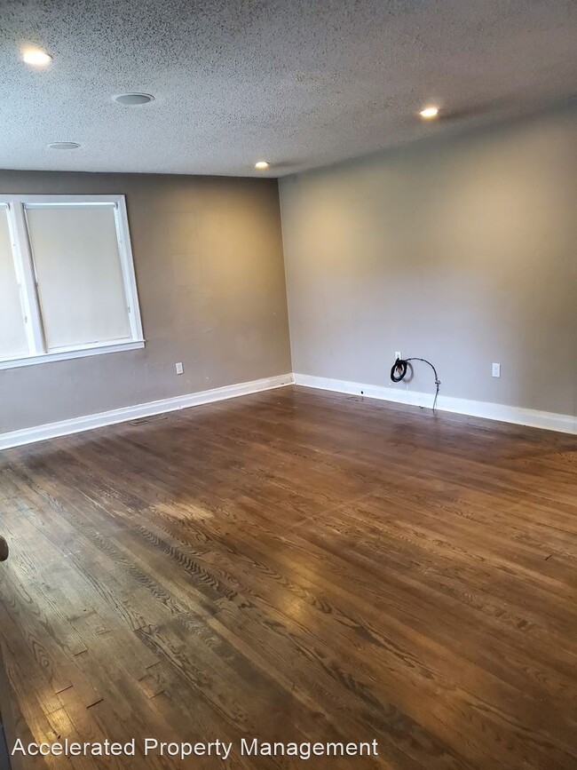 Building Photo - 2 br, 1.5 bath House - 210 E E Ave