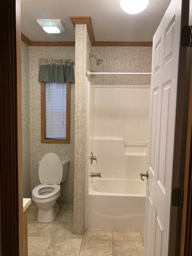 Building Photo - 58 Edgewood Dr