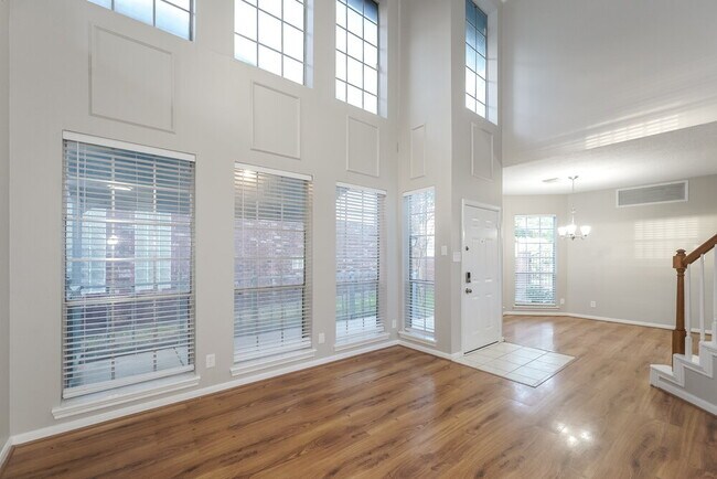 Foto del edificio - 5822 Cinnamon Creek Cir