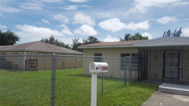 Foto del edificio - 3310 NW 214th St
