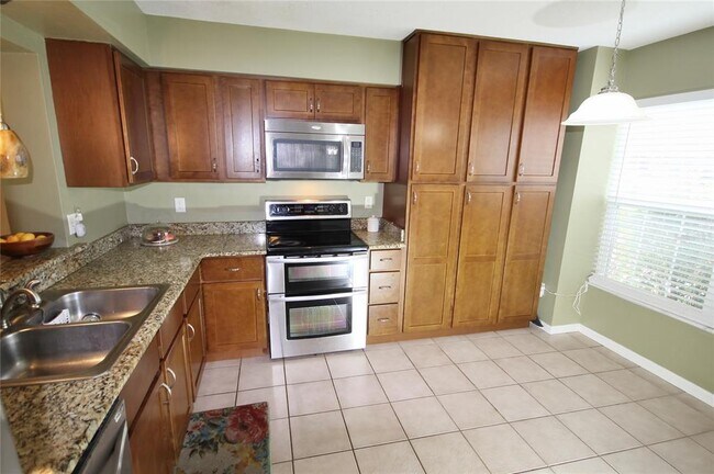 Foto del edificio - 4419 Brook Hollow Cir