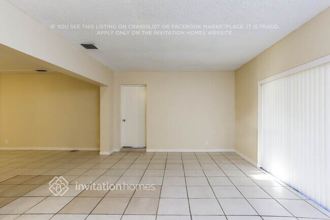 Building Photo - 520 NW 43rd Ave