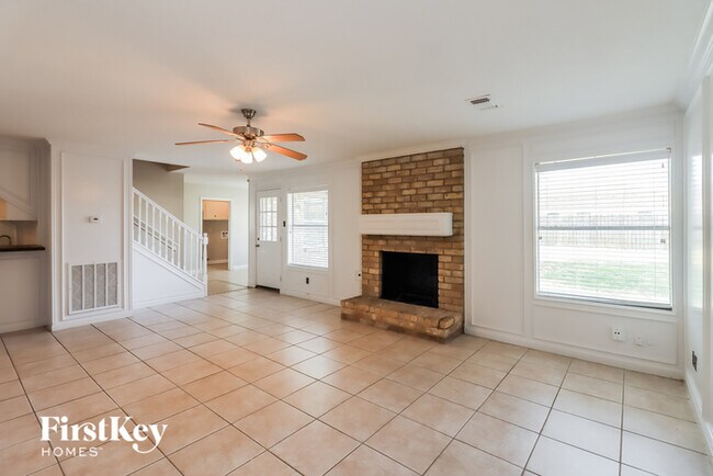 Building Photo - 8334 Mentmore Dr