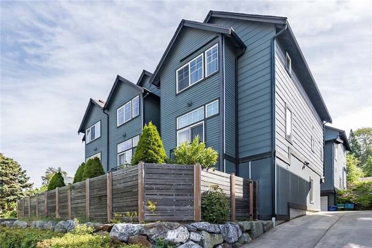 Photo - 5020 Delridge Way SW-Unit B