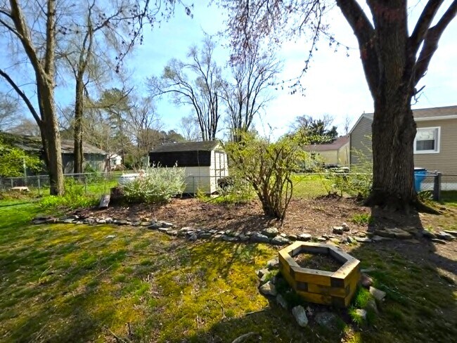 Foto del edificio - 1017 Tyler Ave