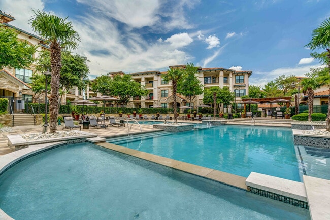 Building Photo - Serene La Villita