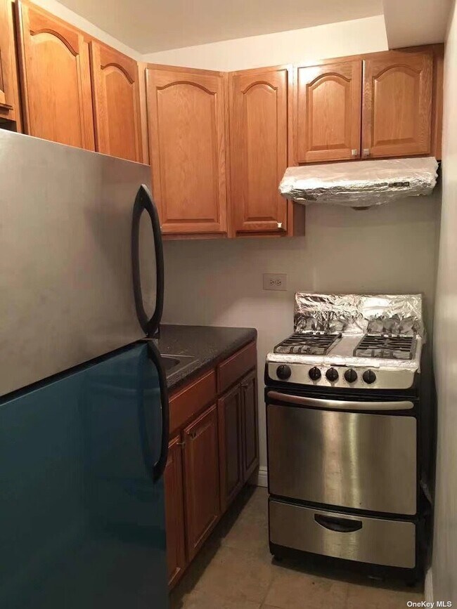 Foto del edificio - 42-26 81st St
