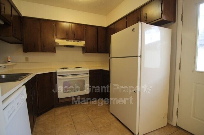 Building Photo - 760 Whittier St
