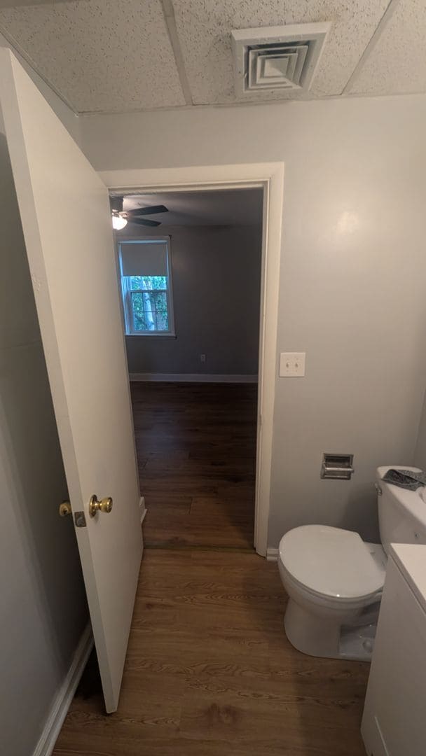 Building Photo - Creekside 1BR with Central Air and W/D
