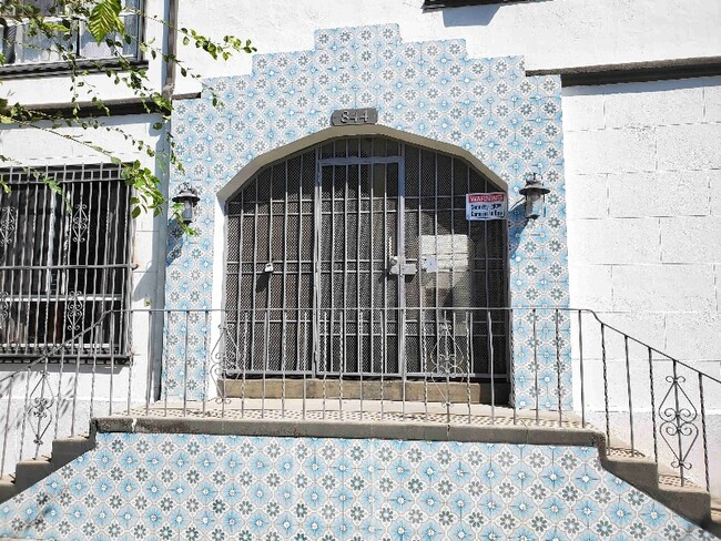 Building Photo - 851 Sanborn Ave