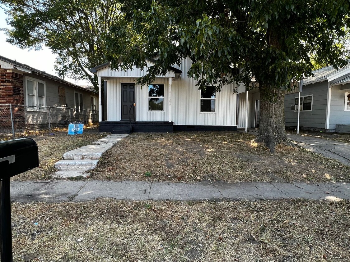 Primary Photo - 2 Bedroom 1 Bath Remodeled Farmhouse for Rent