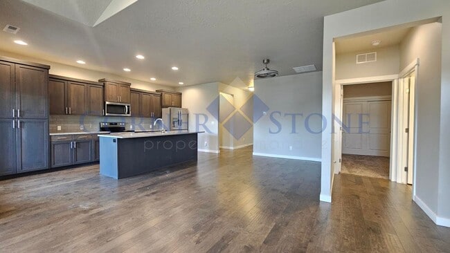 Building Photo - Beautiful Home in Gated Community!