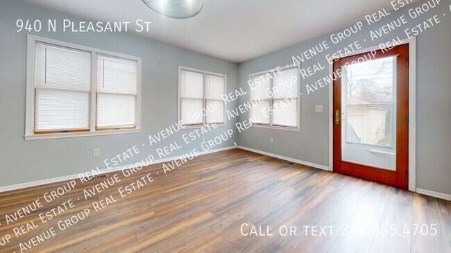Building Photo - 940 N Pleasant St