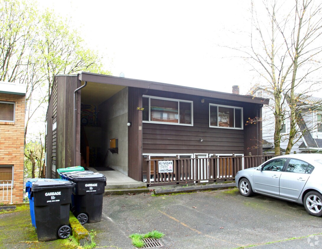 Foto principal - 5036 22nd Ave NE