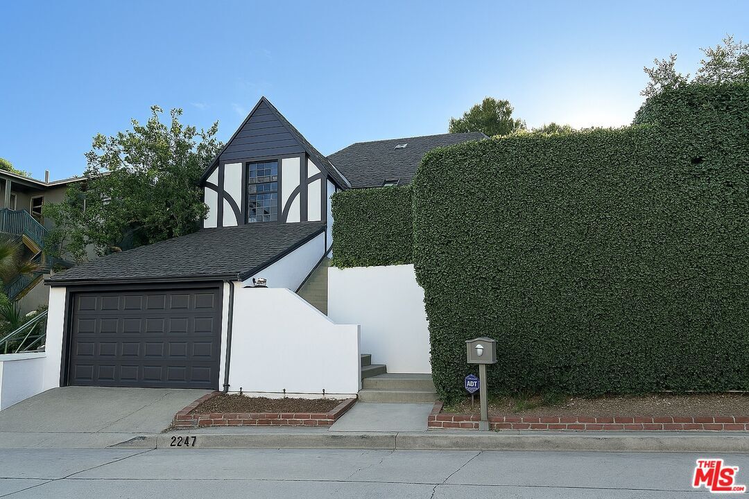 Foto principal - 2247 Ronda Vista Dr