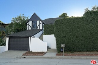 Building Photo - 2247 Ronda Vista Dr