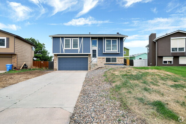 Building Photo - Beautifully Renovated Home with Bonus Base...
