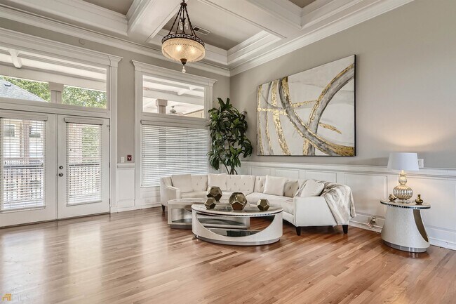 Foto del edificio - 453 Creekview Ln