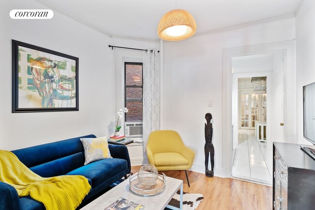 Foto del edificio - 228 W 16th St