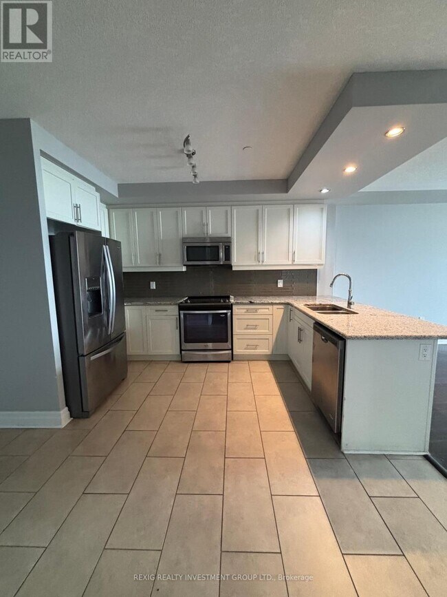 Photo du bâtiment - 240-240 Villagewalk Blvd