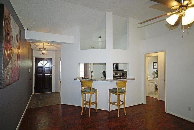 Building Photo - 4631 Sunshine Dr