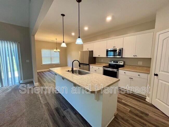Foto del edificio - 214 McDuffie Cir