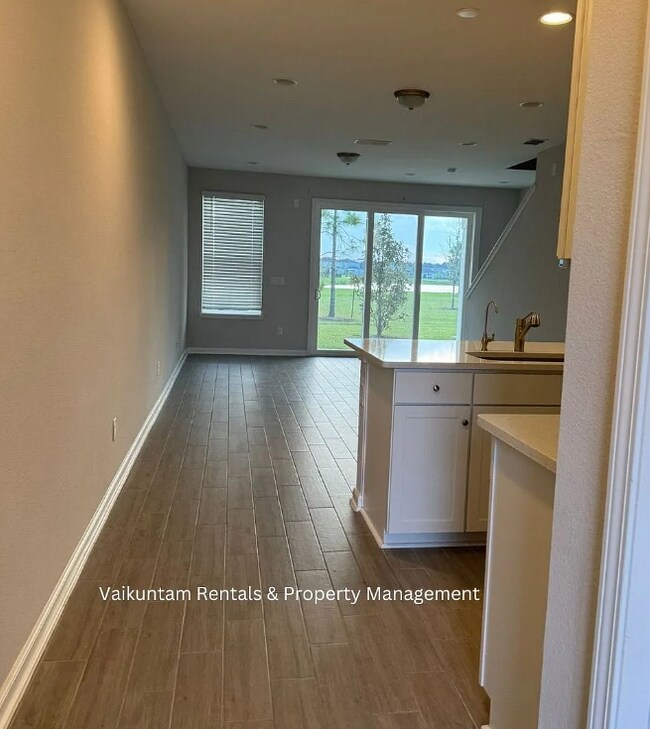 Building Photo - 370 Richmond Dr