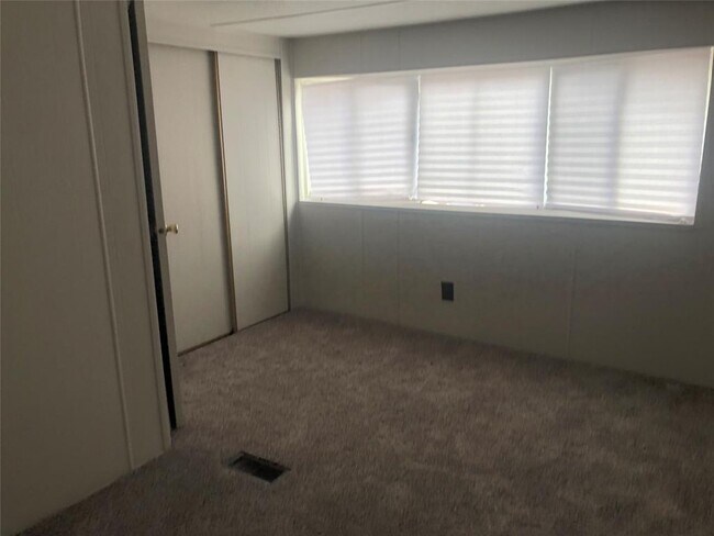 Building Photo - 2738 Pansy St