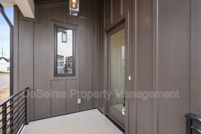 Building Photo - 804 45th Ave N