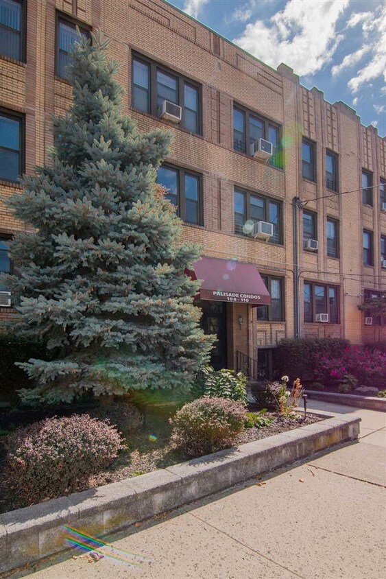 Foto principal - 108 Palisade Ave