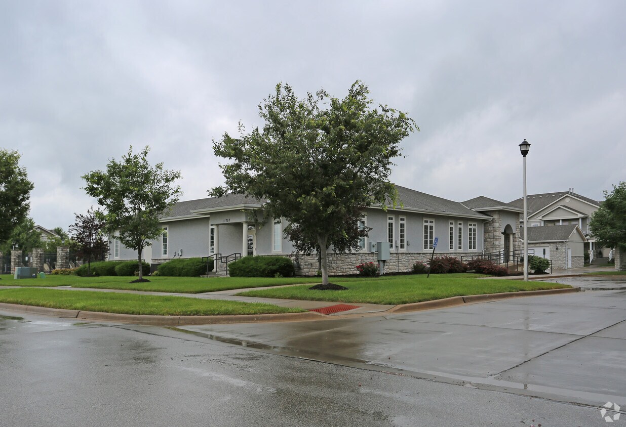 The Village at Sunnybrook Apartments Olathe, KS