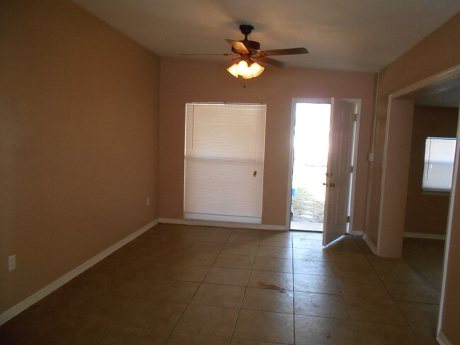 Foto del edificio - Three Bedroom One Bath - Bartow - Fenced b...