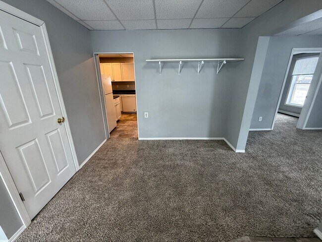 Foto del edificio - 4 Bed 2 Bath Home