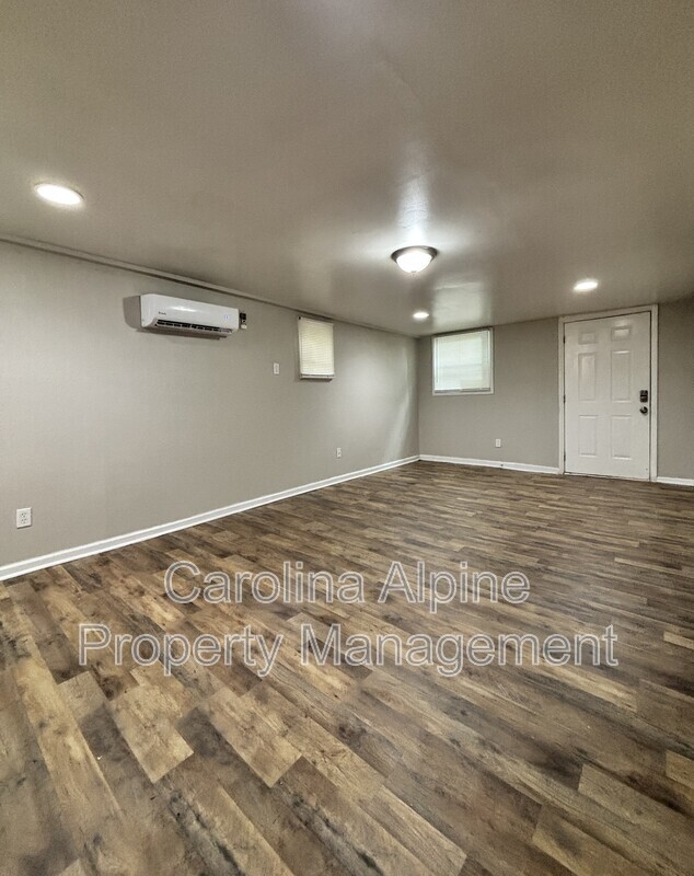 Foto del edificio - 2512 Finchley Dr