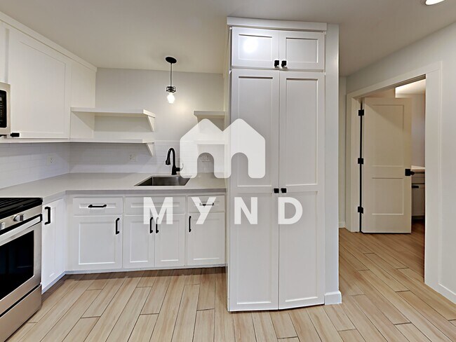 Building Photo - 2554 27th St Apt B